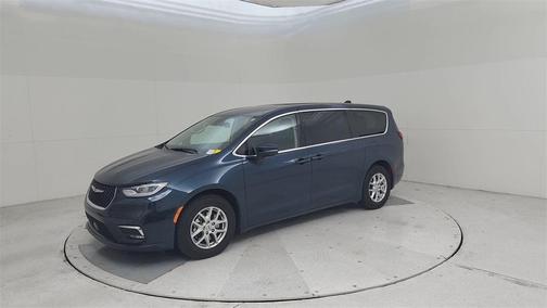 2023 Chrysler Pacifica Touring-L