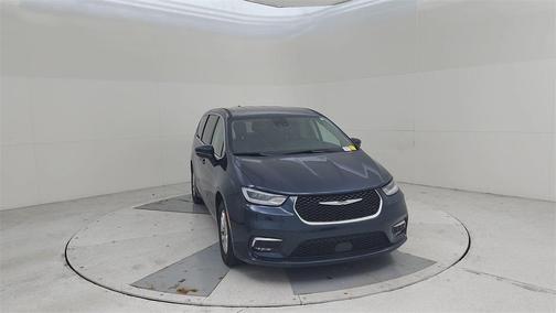 2023 Chrysler Pacifica Touring-L