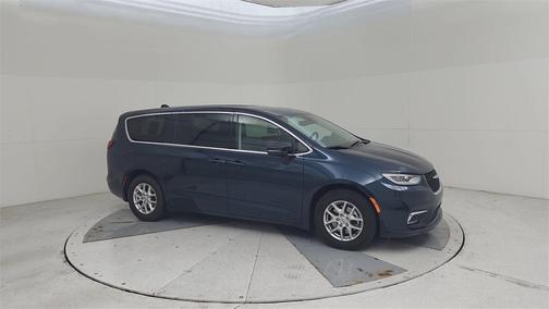 2023 Chrysler Pacifica Touring-L