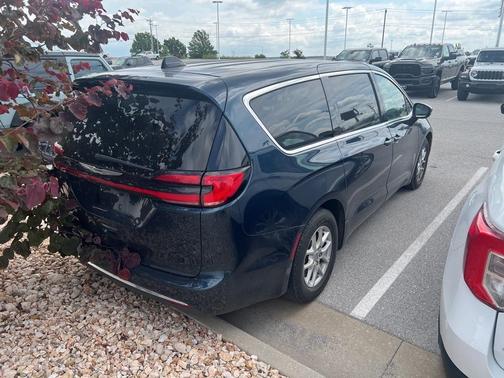 2023 Chrysler Pacifica Touring-L