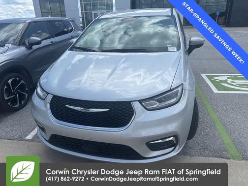 2023 Chrysler Pacifica Touring-L