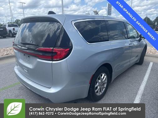 2023 Chrysler Pacifica Touring-L