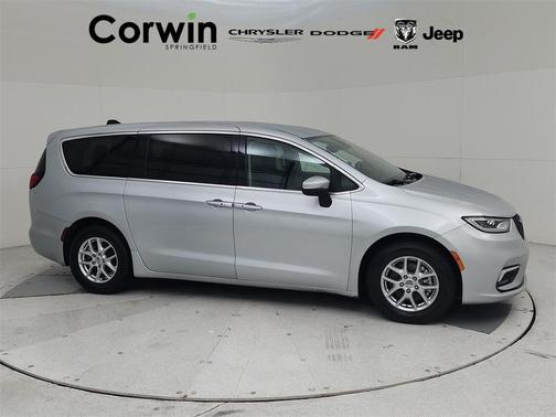 2023 Chrysler Pacifica Touring-L