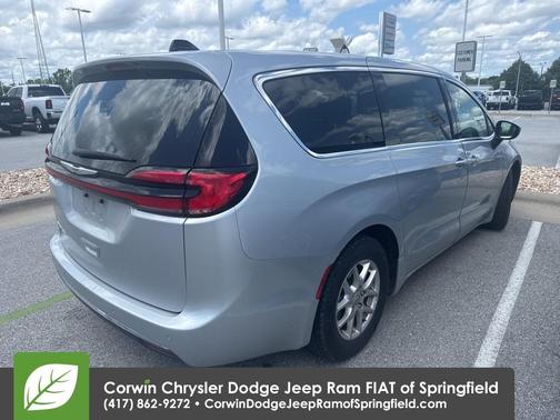 2023 Chrysler Pacifica Touring-L