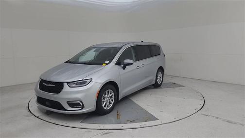 2023 Chrysler Pacifica Touring-L