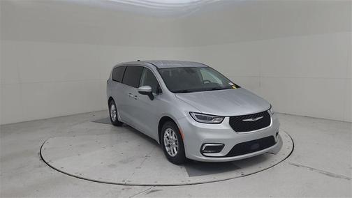2023 Chrysler Pacifica Touring-L
