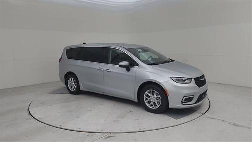 2023 Chrysler Pacifica Touring-L