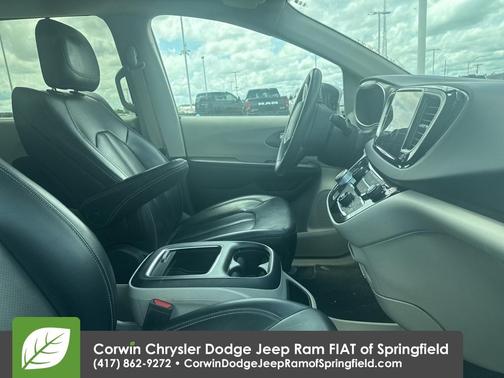 2023 Chrysler Pacifica Touring-L