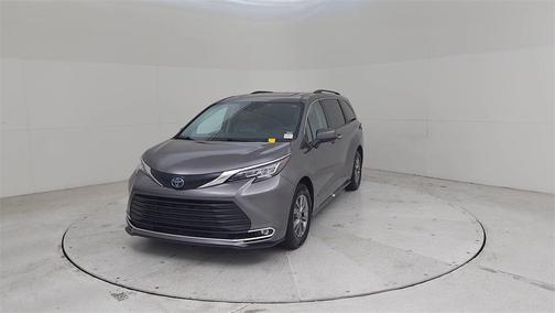 2023 Toyota Sienna XLE