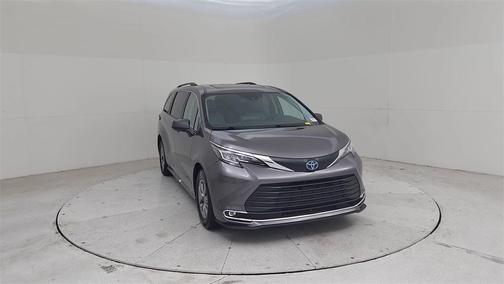 2023 Toyota Sienna XLE