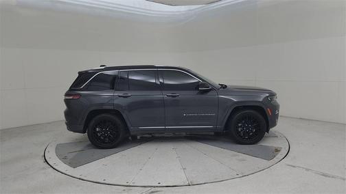 2022 Jeep Grand Cherokee Summit
