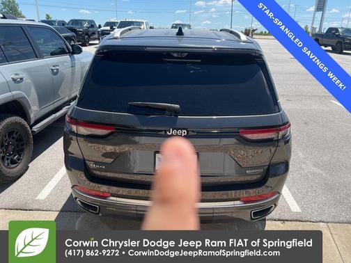 2022 Jeep Grand Cherokee Summit