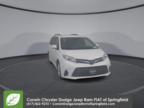 2019 Toyota Sienna LE