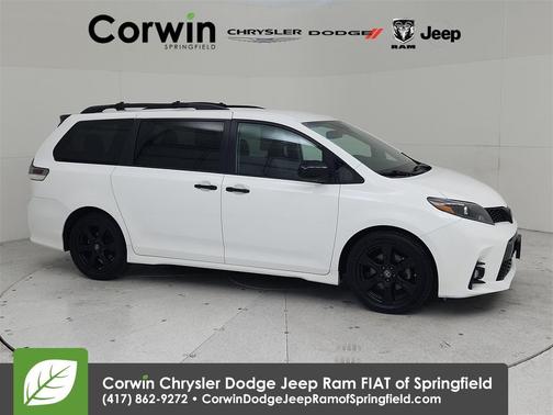 2020 Toyota Sienna SE