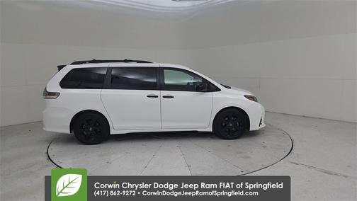 2020 Toyota Sienna SE