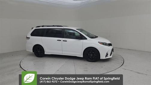 2020 Toyota Sienna SE
