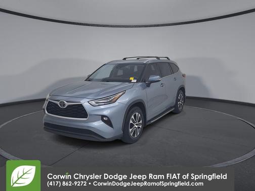 Moon Dust 2023 Toyota Highlander XLE