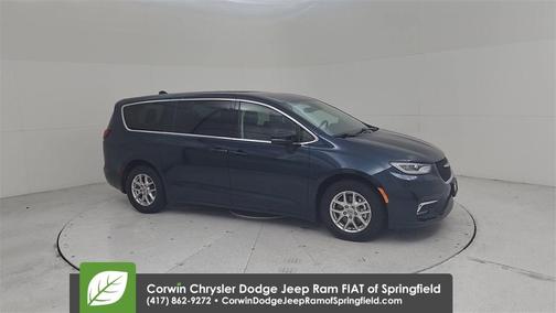 2023 Chrysler Pacifica Touring-L