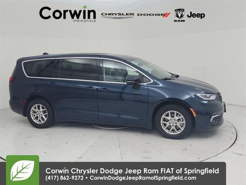 2023 Chrysler Pacifica Touring-L