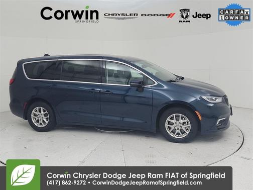 2023 Chrysler Pacifica Touring-L