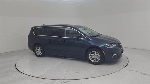 2023 Chrysler Pacifica Touring-L