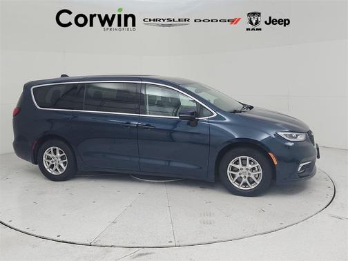 2023 Chrysler Pacifica Touring-L