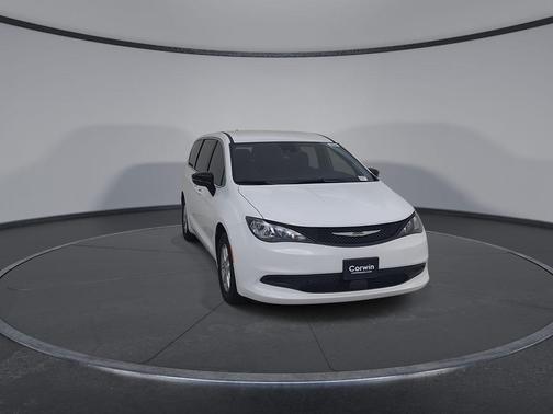 Bright White Clearcoat 2027 Chrysler Pacifica LX