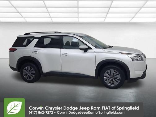 2024 Nissan Pathfinder SV