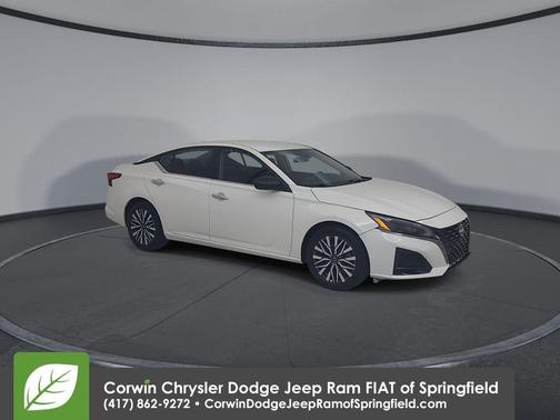 Glacier White 2025 Nissan Altima SV