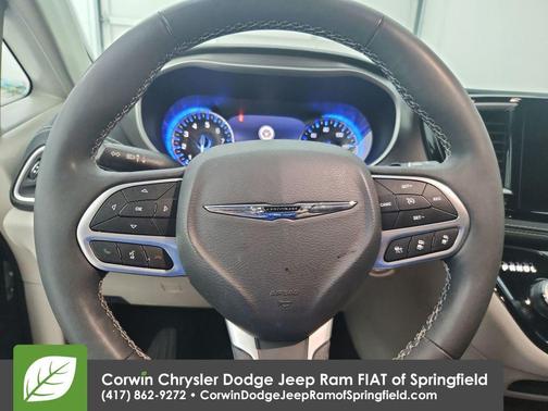 2023 Chrysler Pacifica Touring-L