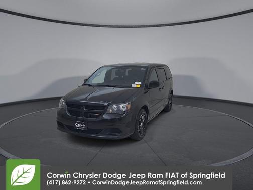 Brilliant Black Crystal Pearlcoat 2017 Dodge Grand Caravan SE