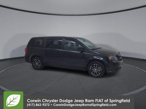 Brilliant Black Crystal Pearlcoat 2017 Dodge Grand Caravan SE