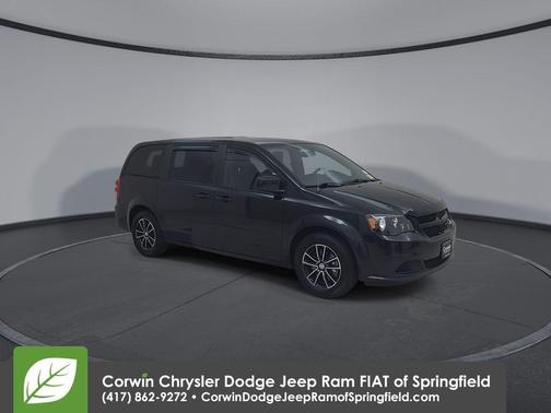 Brilliant Black Crystal Pearlcoat 2017 Dodge Grand Caravan SE