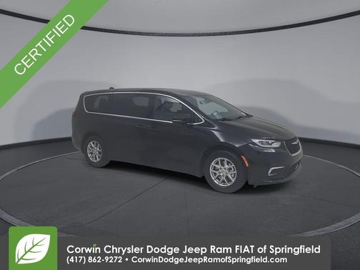 Diamond Black 2025 Chrysler Pacifica Select