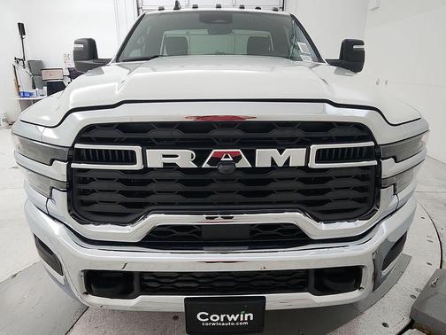 Bright White Clearcoat 2026 RAM 3500 Tradesman/Big Horn