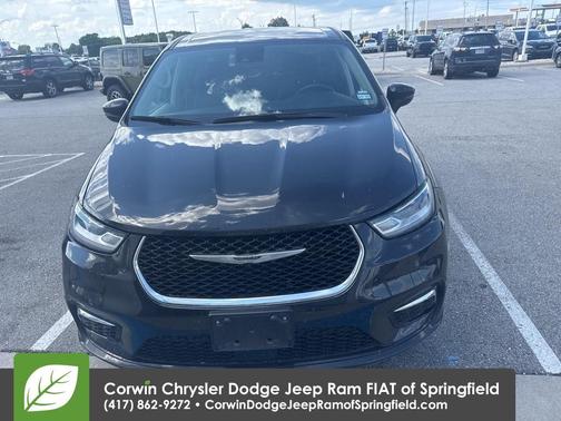 2023 Chrysler Pacifica Touring-L