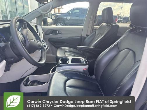 2023 Chrysler Pacifica Touring-L