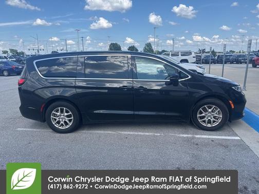 2023 Chrysler Pacifica Touring-L