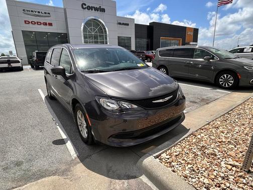2023 Chrysler Voyager LX