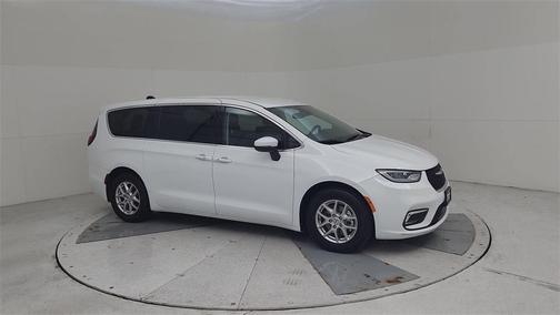 2023 Chrysler Pacifica Touring-L