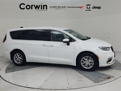 2023 Chrysler Pacifica Touring-L