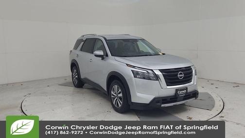 2025 Nissan Pathfinder SL