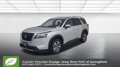 2025 Nissan Pathfinder SL