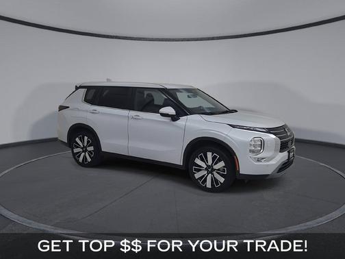 Silver 2025 Mitsubishi Outlander SE