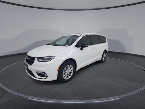 Bright White Clearcoat 2026 Chrysler Pacifica Limited