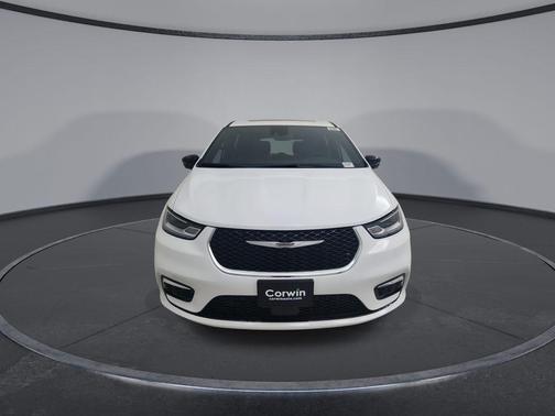 Bright White Clearcoat 2026 Chrysler Pacifica Limited