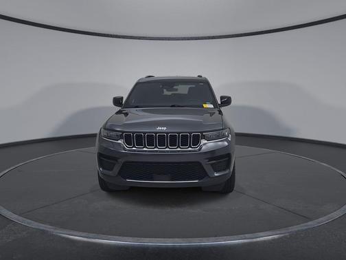 Metallic 2025 Jeep Grand Cherokee Laredo