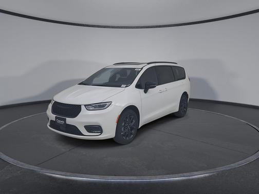 Bright White Clearcoat 2026 Chrysler Pacifica Limited