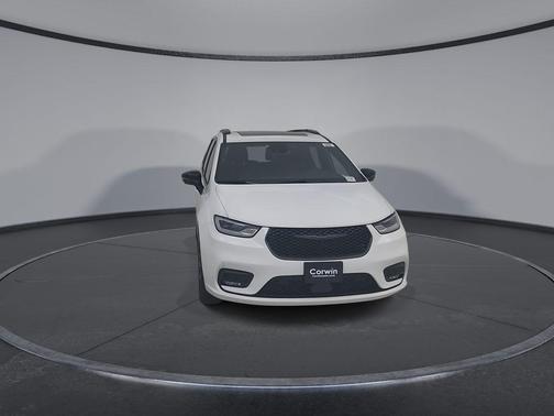 Bright White Clearcoat 2026 Chrysler Pacifica Limited