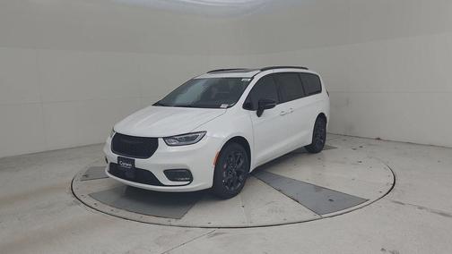 Bright White Clearcoat 2026 Chrysler Pacifica Limited